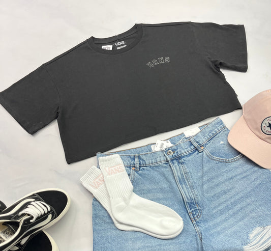 🌸 VANS : Manche courte écourté L/ femme neuf ! Beau logo au dos . Coupe relax .