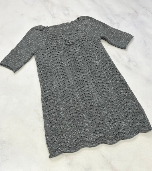 Robe : en tricot brillant dans le tissu comme neuve . Fait 5ans fille .