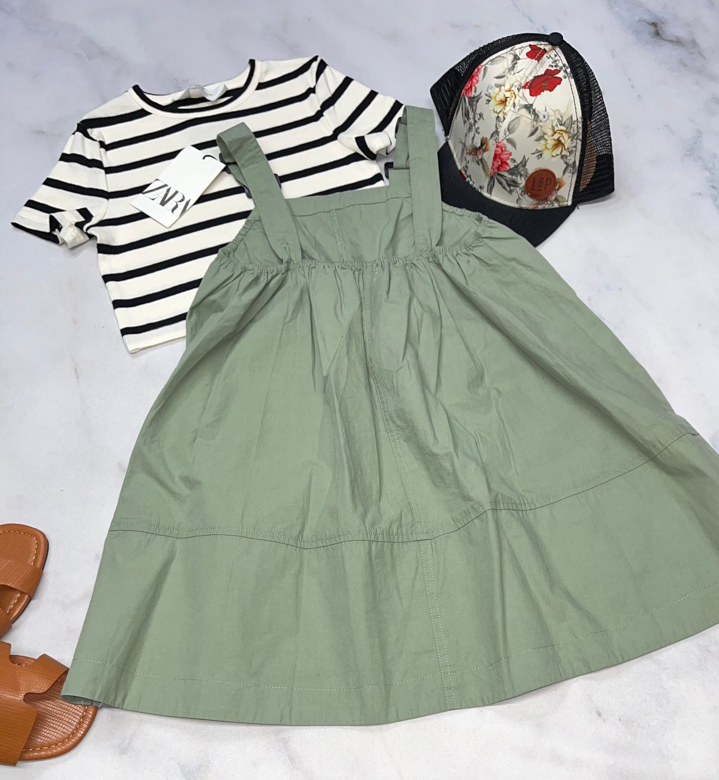 🌿 Robe ZARA : bretelles ajustable et  dos avec bande élastique . 6 ans fille neuve .