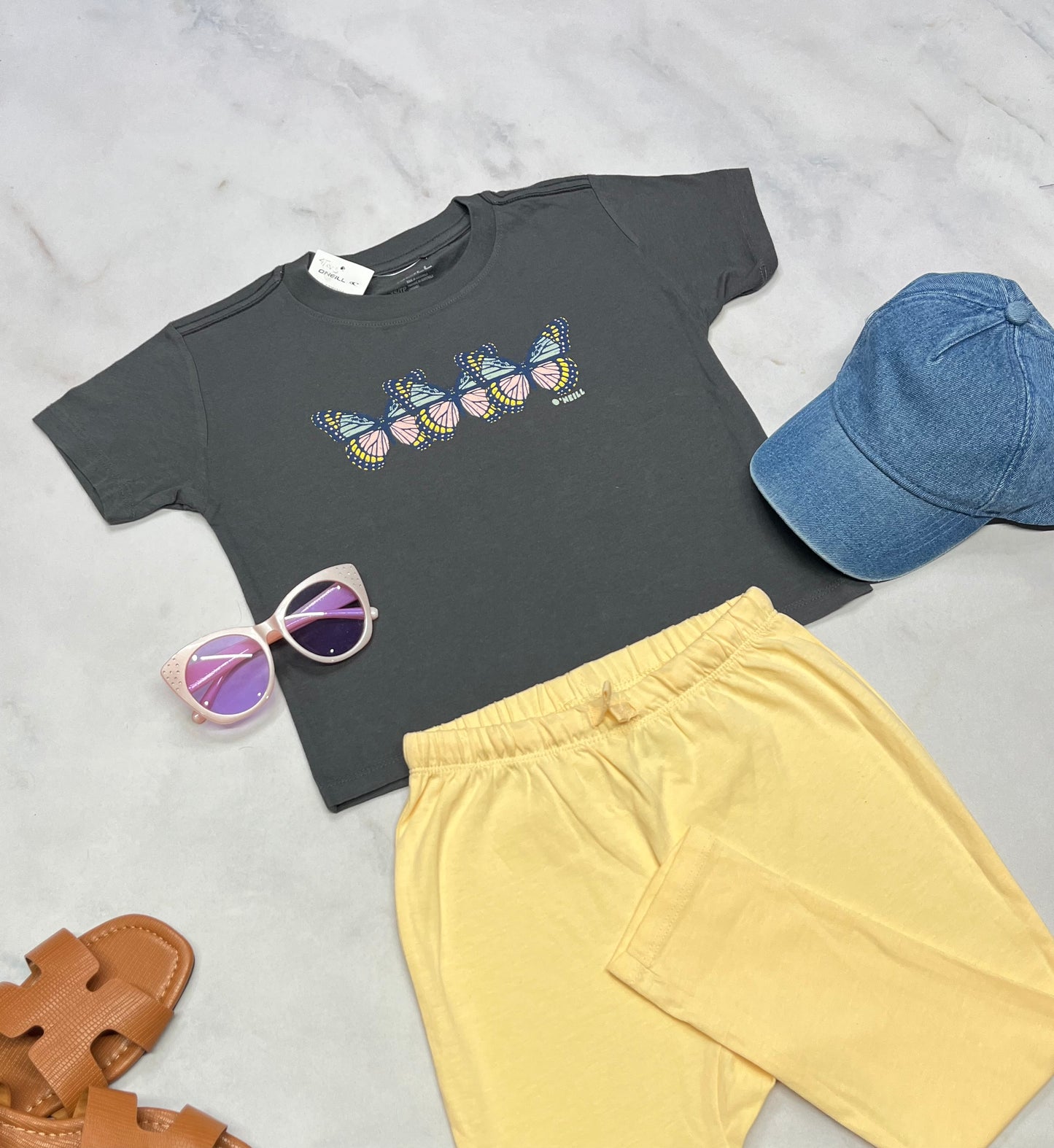 ☀️ Manche courte : O’Neill 4 ans look relax tendance . Fille charcoal neuf!