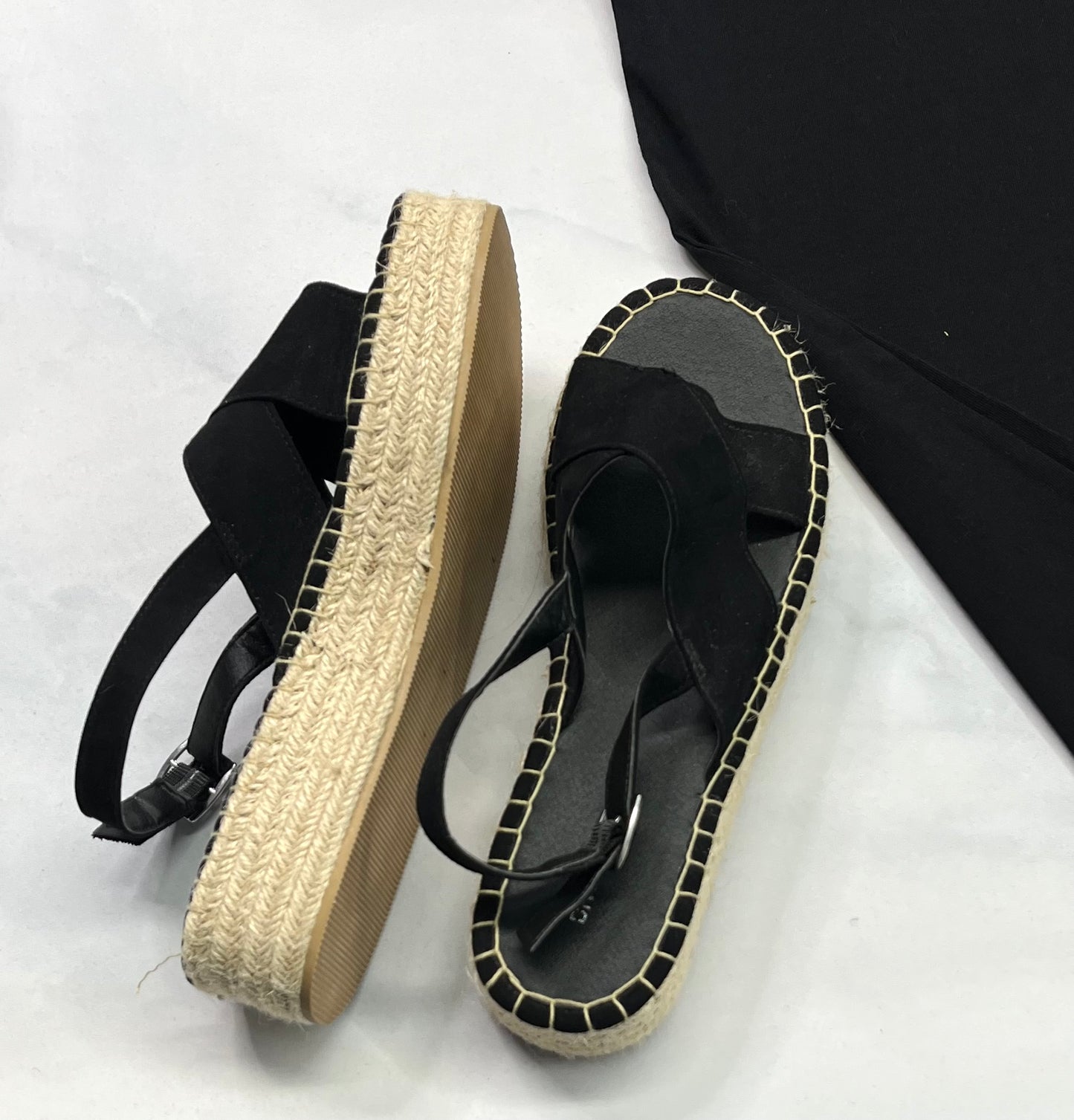 💕 Sandale plate-forme : Gr:10’femme neuve ! Ajustable à la cheville. Superbeee neuve !