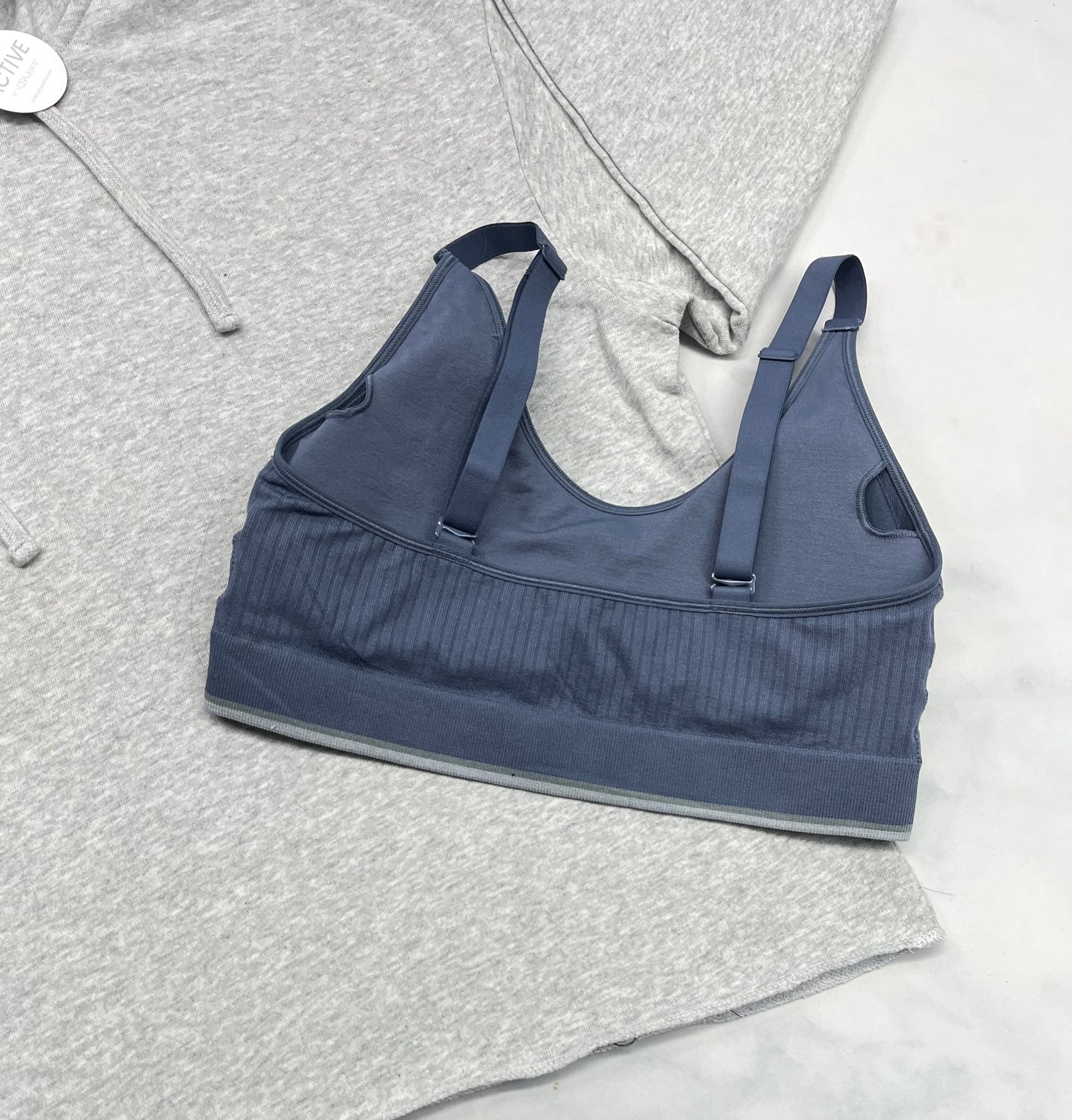💕 Top tissu sport Calvin Klein neuf ! Bleuté fait Small femme stretch . Pas amovible .