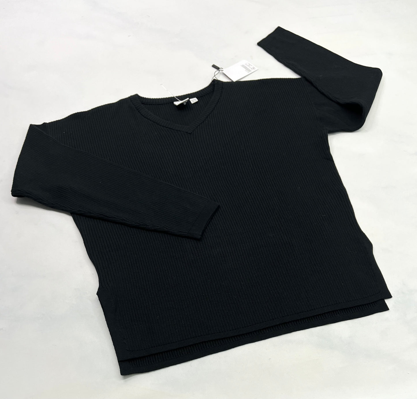 Tricot noir : Col V tissu texturé / fentes de chaque côtés neuf! M et large femme coupe relax .