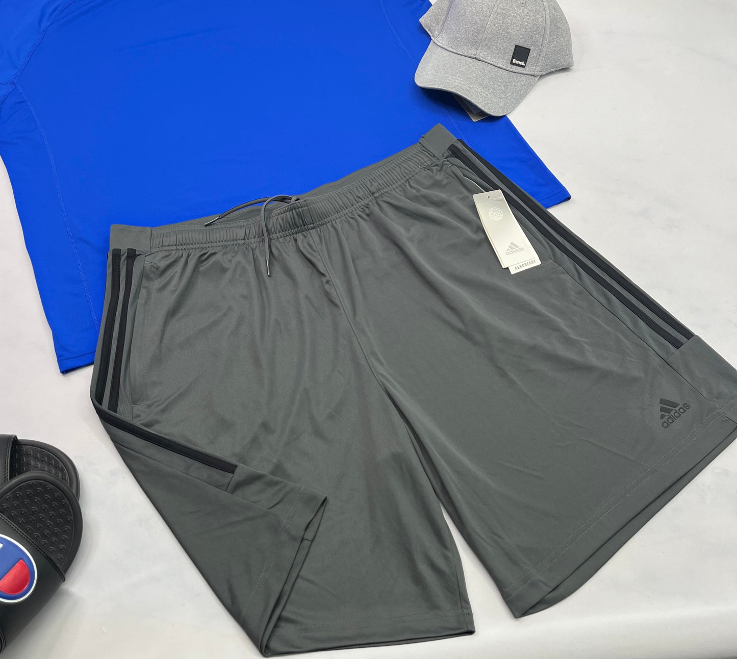 🤩 Bermuda: Adidas charcoal en tissu de sport 2XL( xxl homme coupe confo ) neuf !