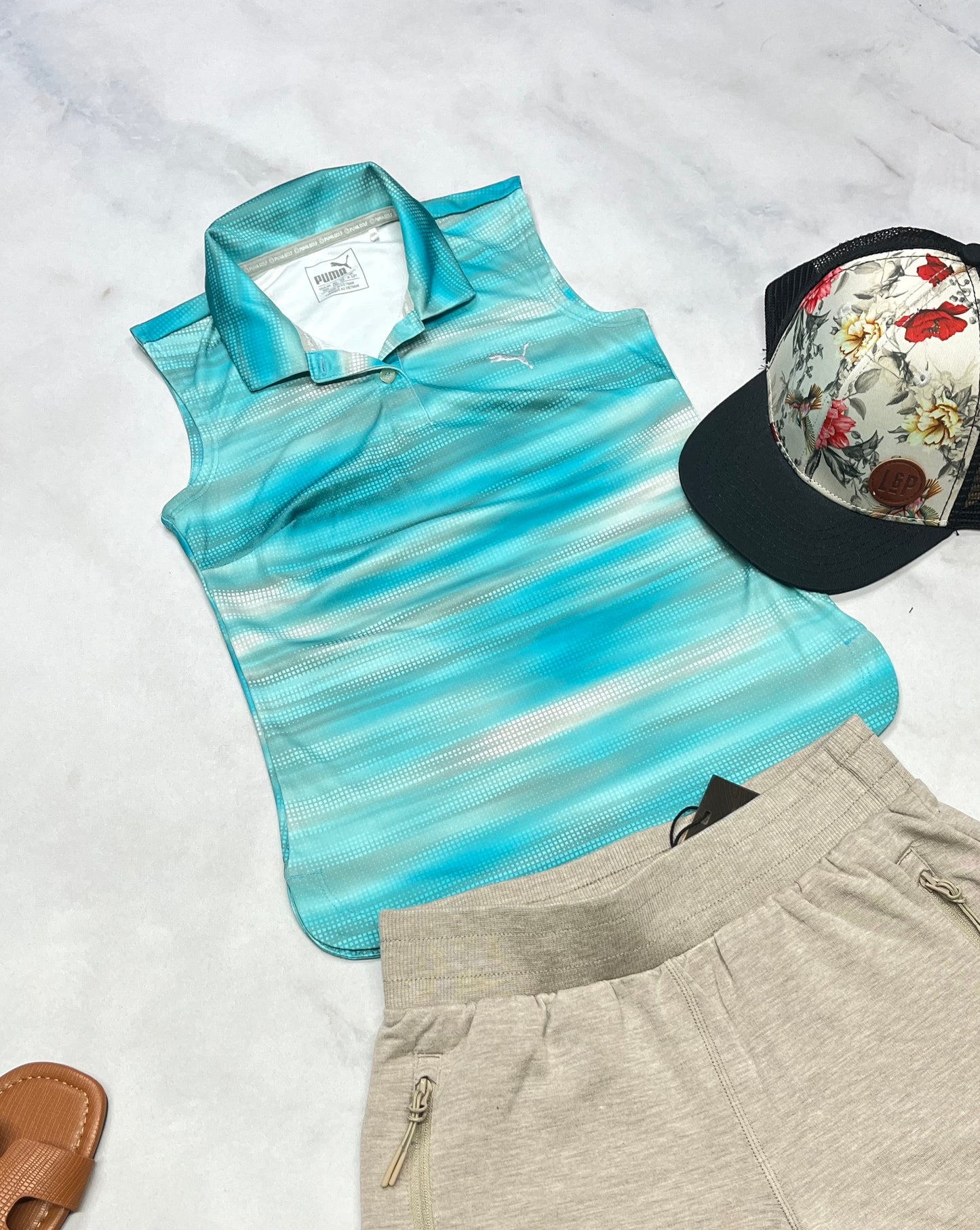 🩵 Camisole : polo/ Puma en tissu de sport stretch . + 8-9 ans fille comme neuve . Mini logo au devant .