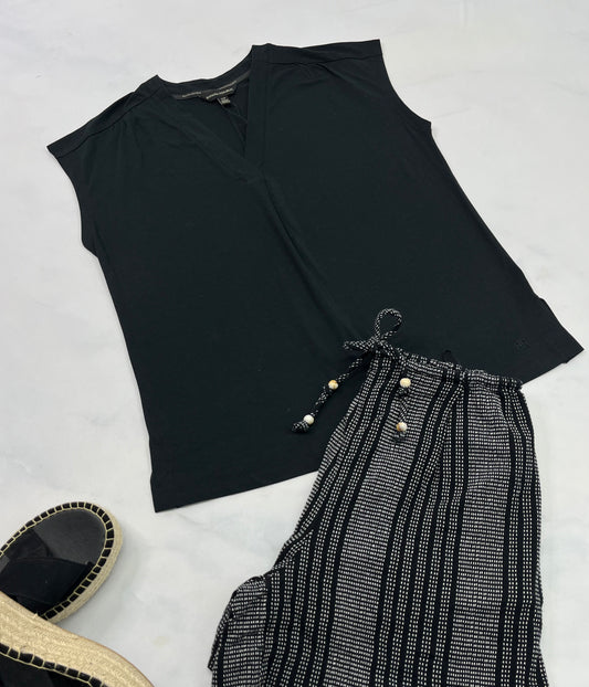 😍 Manche courte : Banana Republic S/ femme coupe confo . Neuf ! Col en V avec pli d’aisance  au devant . Mini broderie  de la marque au bas .
