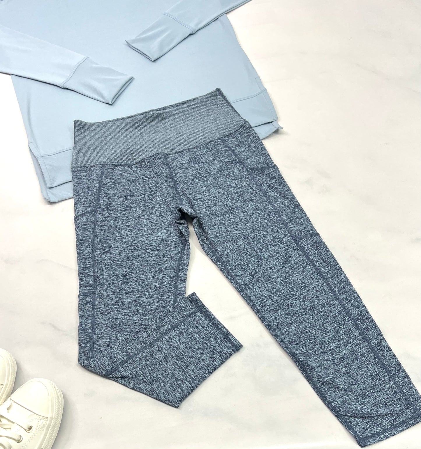 💙 Capri : soft stretch bleuté fait Small (5-6 ans femme ) neuf ! Poches sur les côtés .