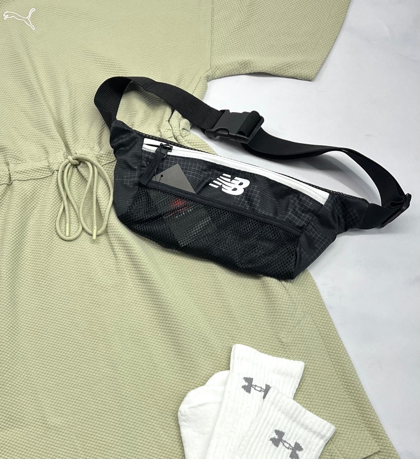 🌴 Sac : New Balance (2 sections avec zip) se porte à la taille ou en croisé au devant. Super pratique. Ceinture ajustable pour tous !