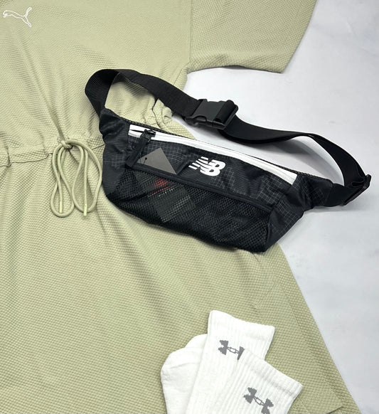 🌴 Sac : New Balance (2 sections avec zip) se porte à la taille ou en croisé au devant. Super pratique. Ceinture ajustable pour tous !