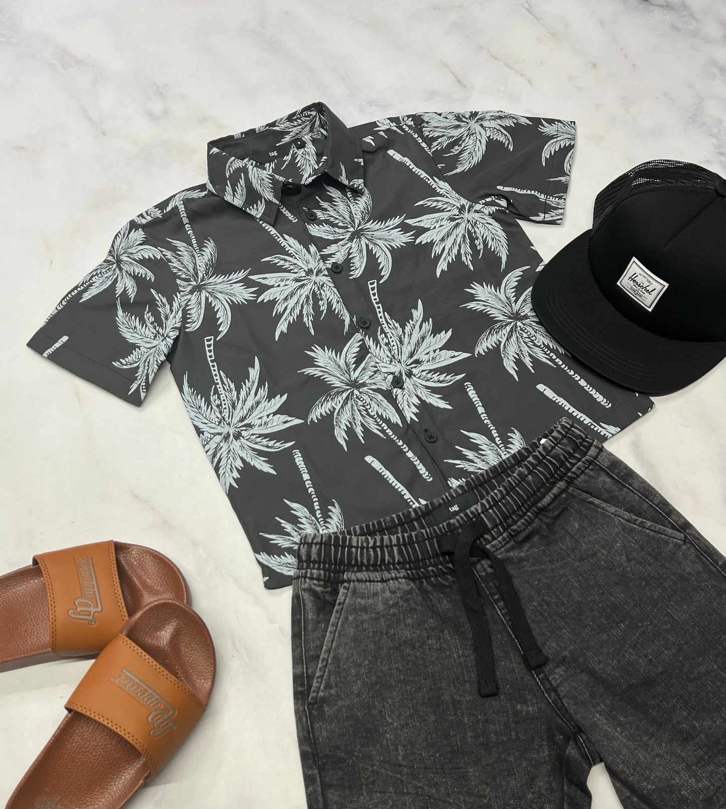 🌴 Chemise : 5(4-5 ans ) garçon Tag neuve .
