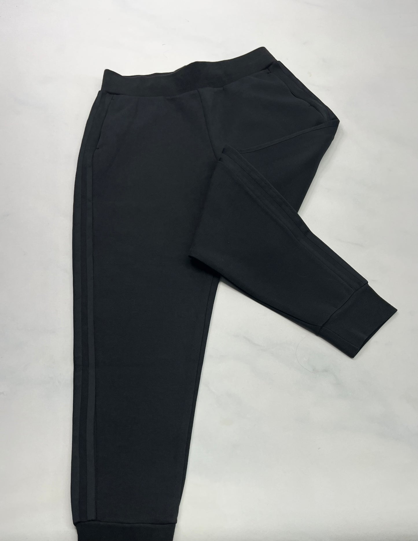 Adidas : Jog. noir avec bande noir ton sur ton sur les côtés . Small femme neuf !