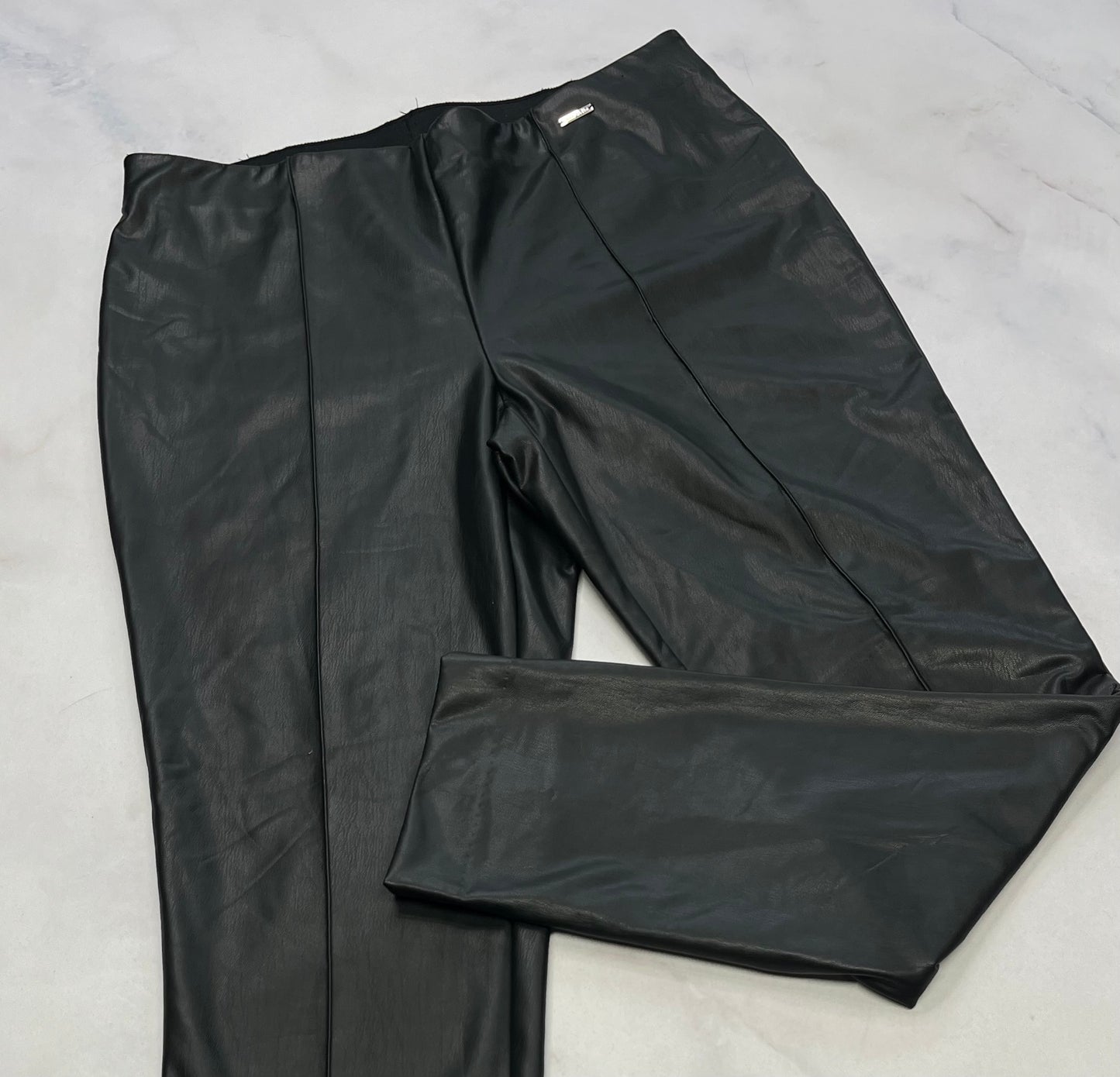 Skinny effet cuir : stretch de partout , micro polar int. État neuf ! Pas fait long si tu es petite super ! L fit ( M-L) 10-12 ans .