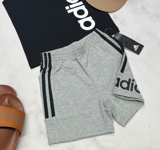 ☀️ Short : Adidas en ouaté pas trop épais ni mince 4 ans garçon neuve !