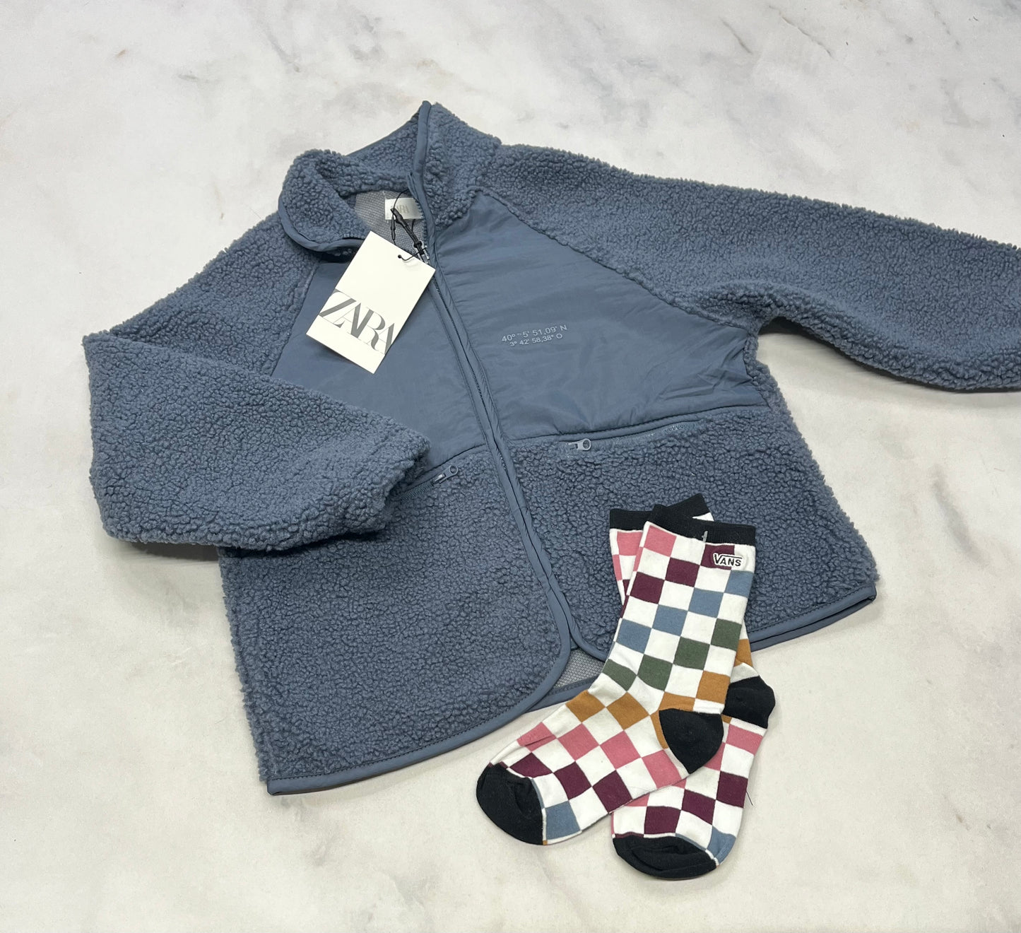 Duo : ZARA : veste manteau + bas VANS 6 ans enfant .