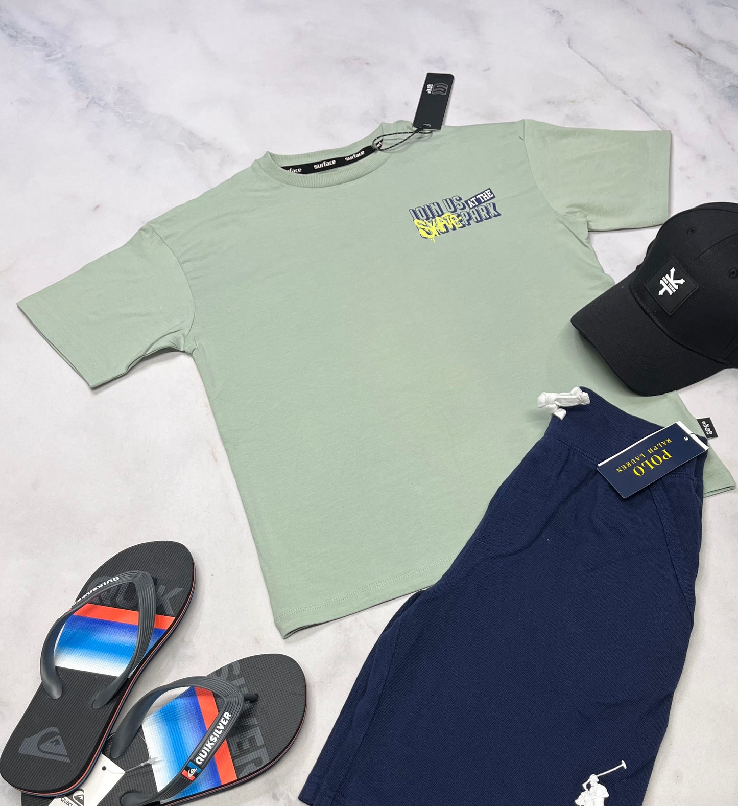 🌿 Manche courte : Skate vert Surface . Beau coton stretch 8 ans garçon neuf ! Beau logo au dos .