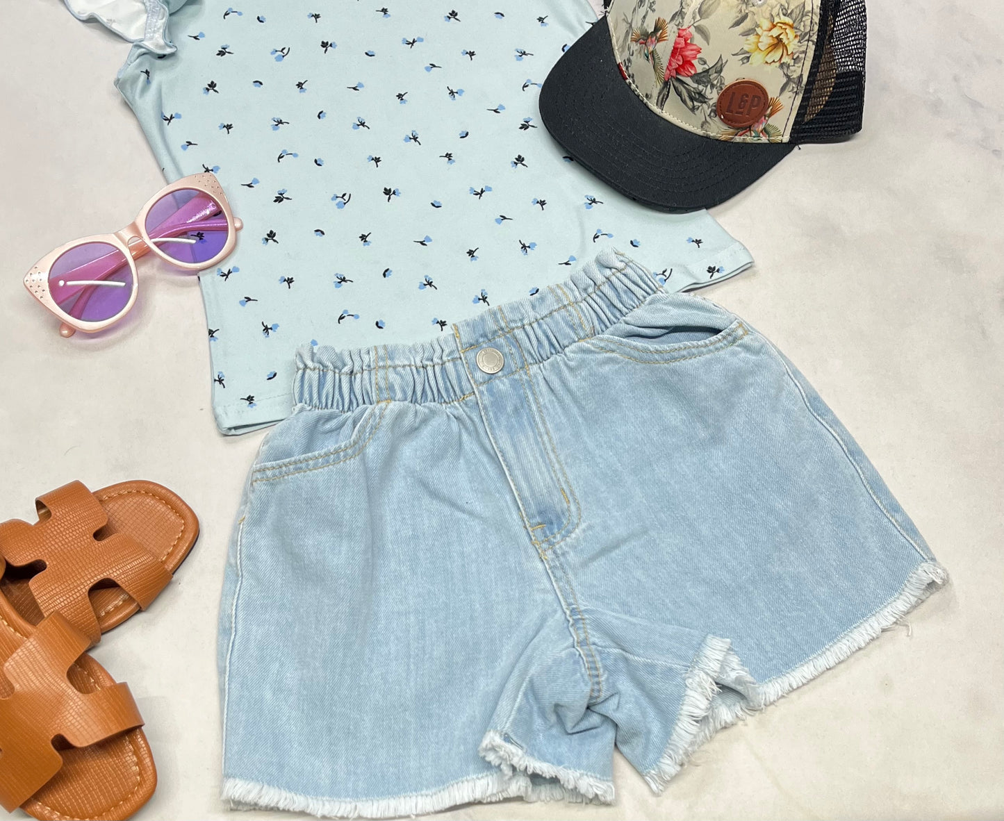 🩵 Short jeans : ultra molle avec taille élastique + 7ans fille neuve  .