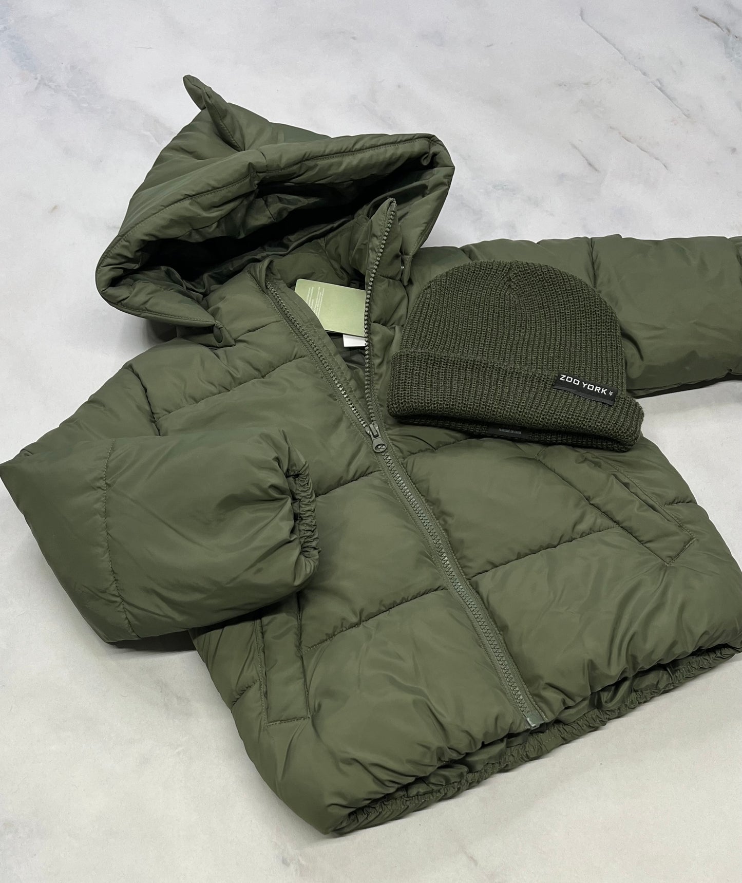 Duo neuf ! Manteau DINO : Automne chaud ou hiver doux neuf 5 ans ! + Tuque verte Zoo York neuve O/S enfant .
