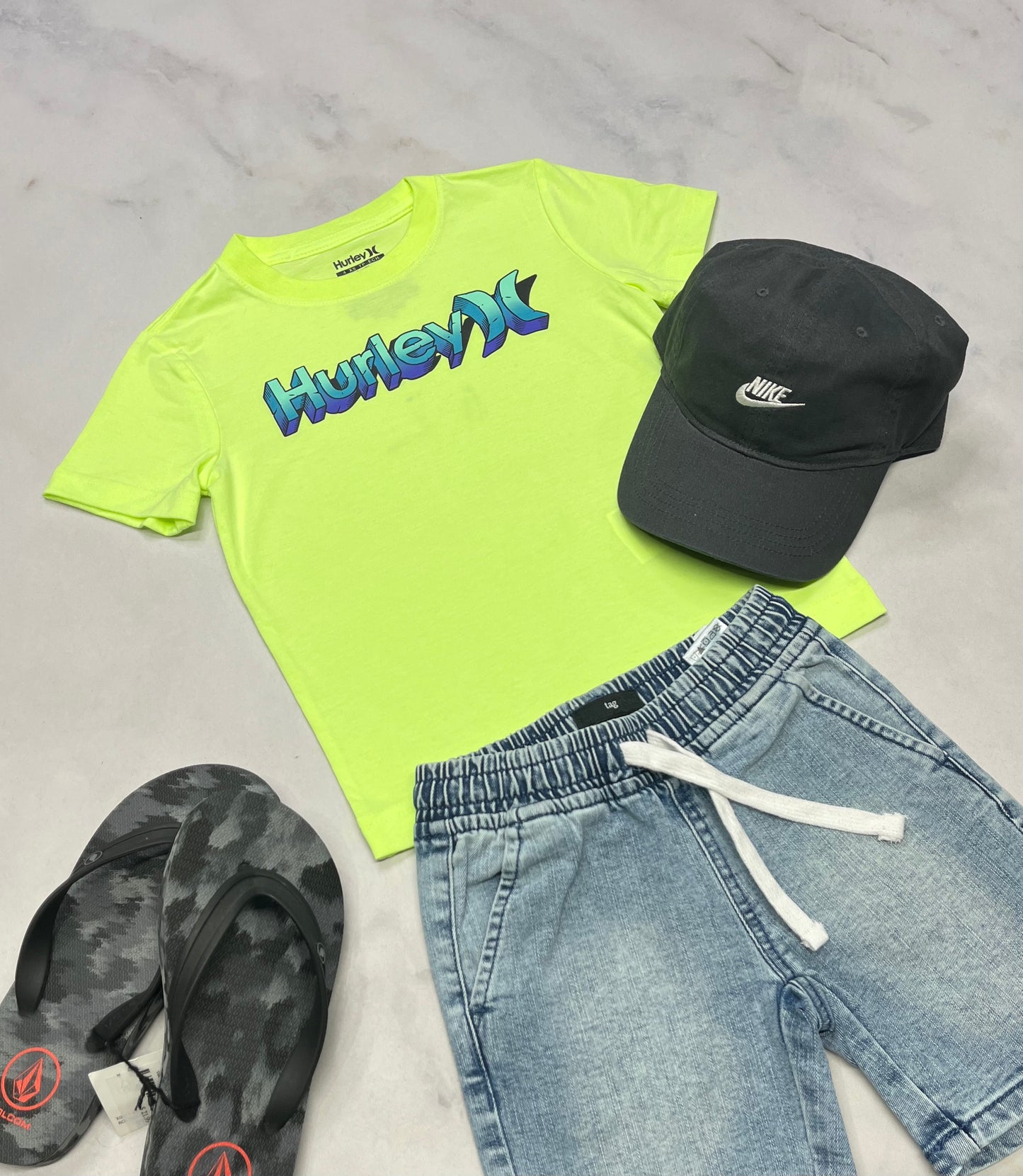 🌴 SOLDE T-Shirt : Hurley lime néon fait 3ans neuf mais quelques ombrages flou .
