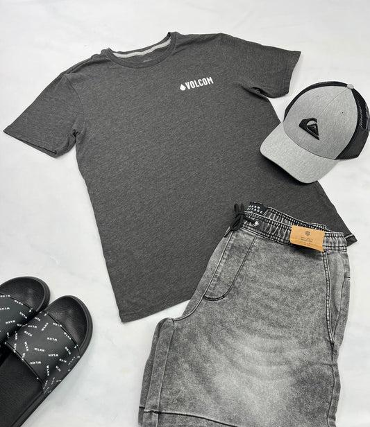 🌿 T-Shirt : Volcom gris soft fait Small homme confo neuf ! Beau logo au dos .