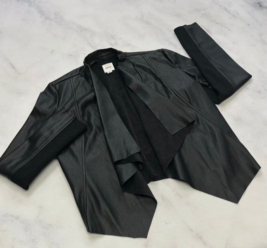 ..Veste effet cuir : mi-hanche molle confo . fait XS comme neuve .