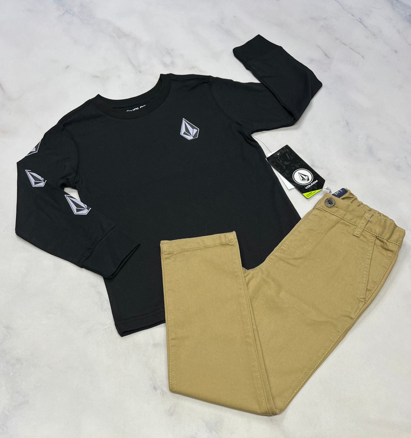 Duo neuf ! Manche longue Volcom + Pantalon 5 ans .