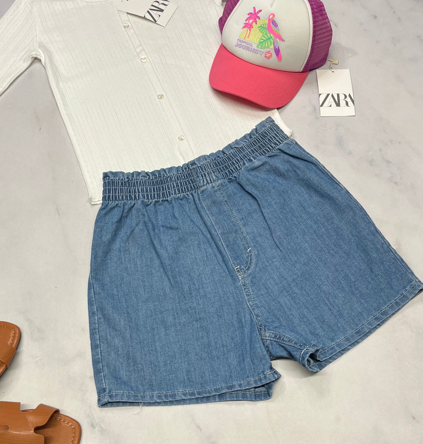 🌷Short jeans : molle confo 9-10 ans fille neuve . Taille haute élastique.