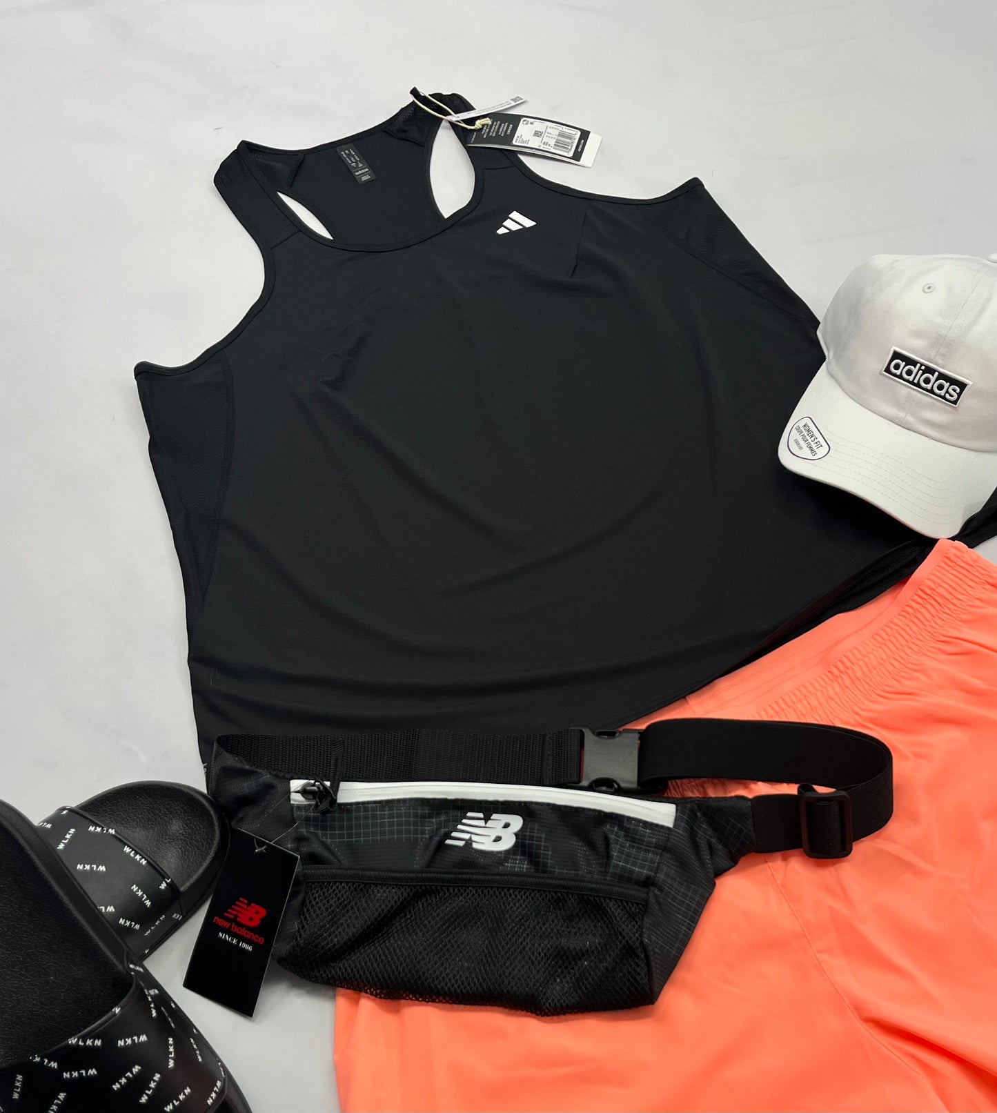 😍 Camisole : Adidas en tissu de sport XXL( XL-Xl) femme neuve .