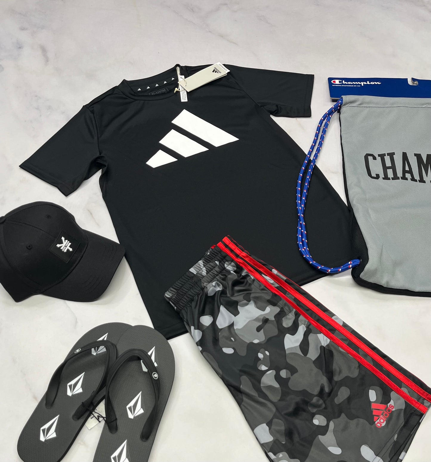 🌴 T-shirt  : Adidas en tissu de sport 10-12 ans garçon neuf !