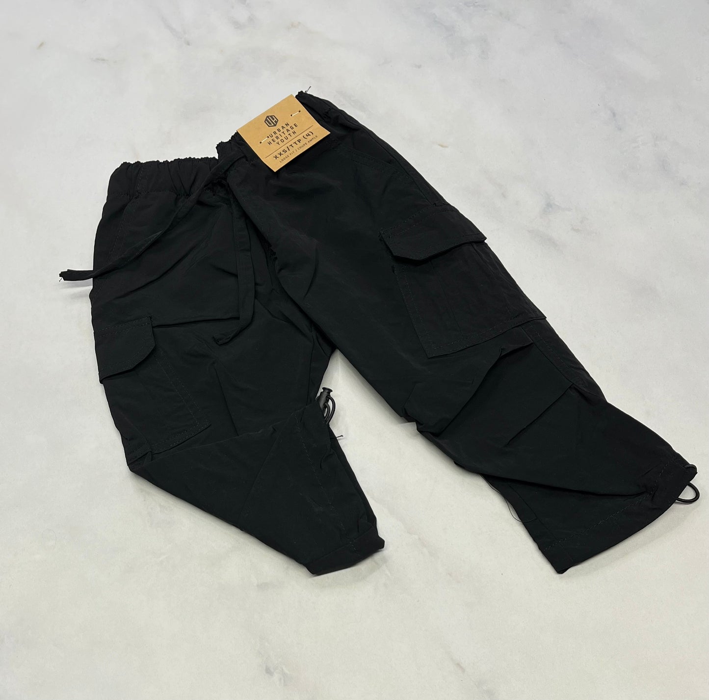 Capri noir : 4 ans taille et bas élastique neuf !