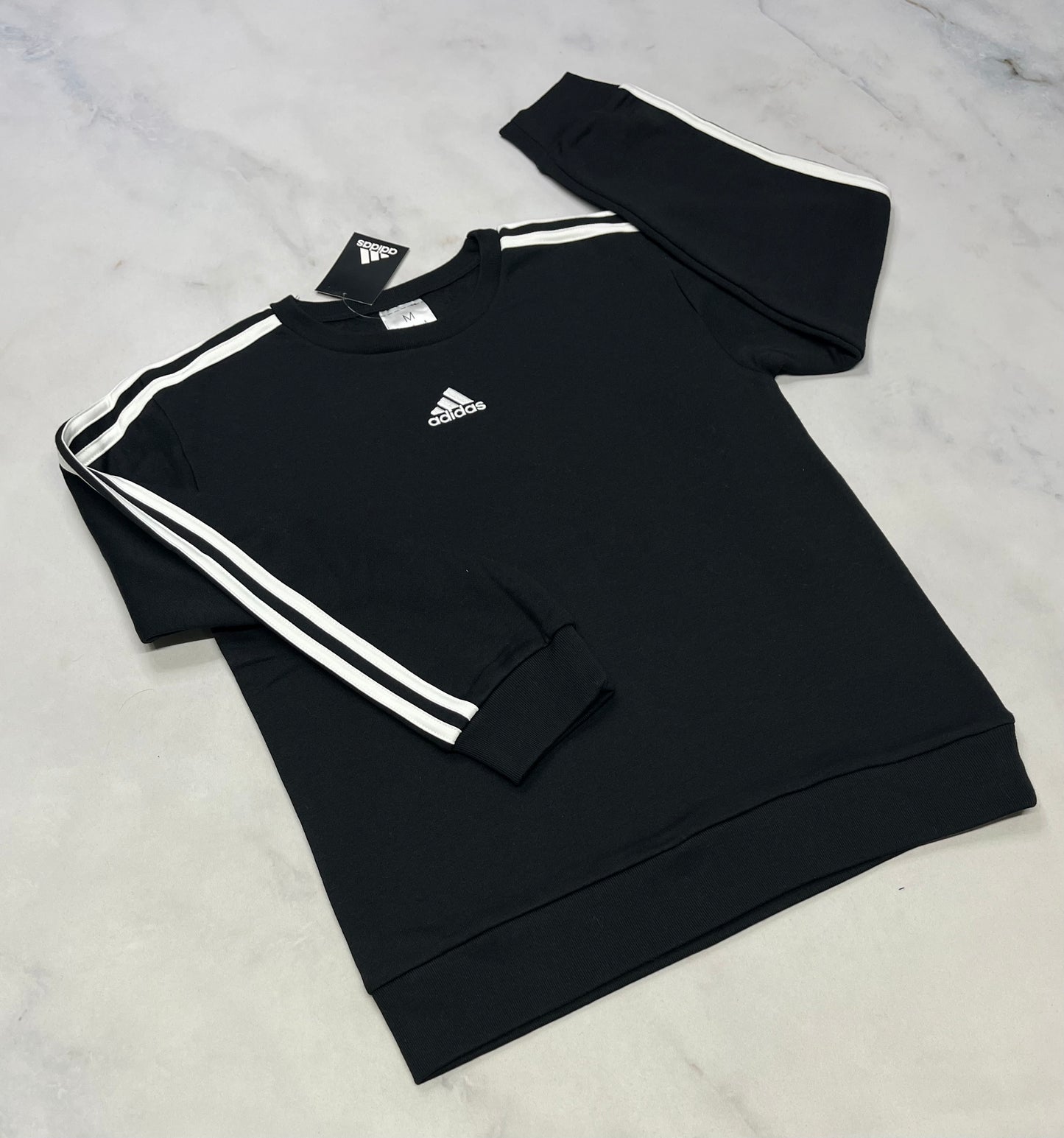 Adidas ouaté : neuf! Noir doux à l’intérieur . 10-12 et 14-16 ans .