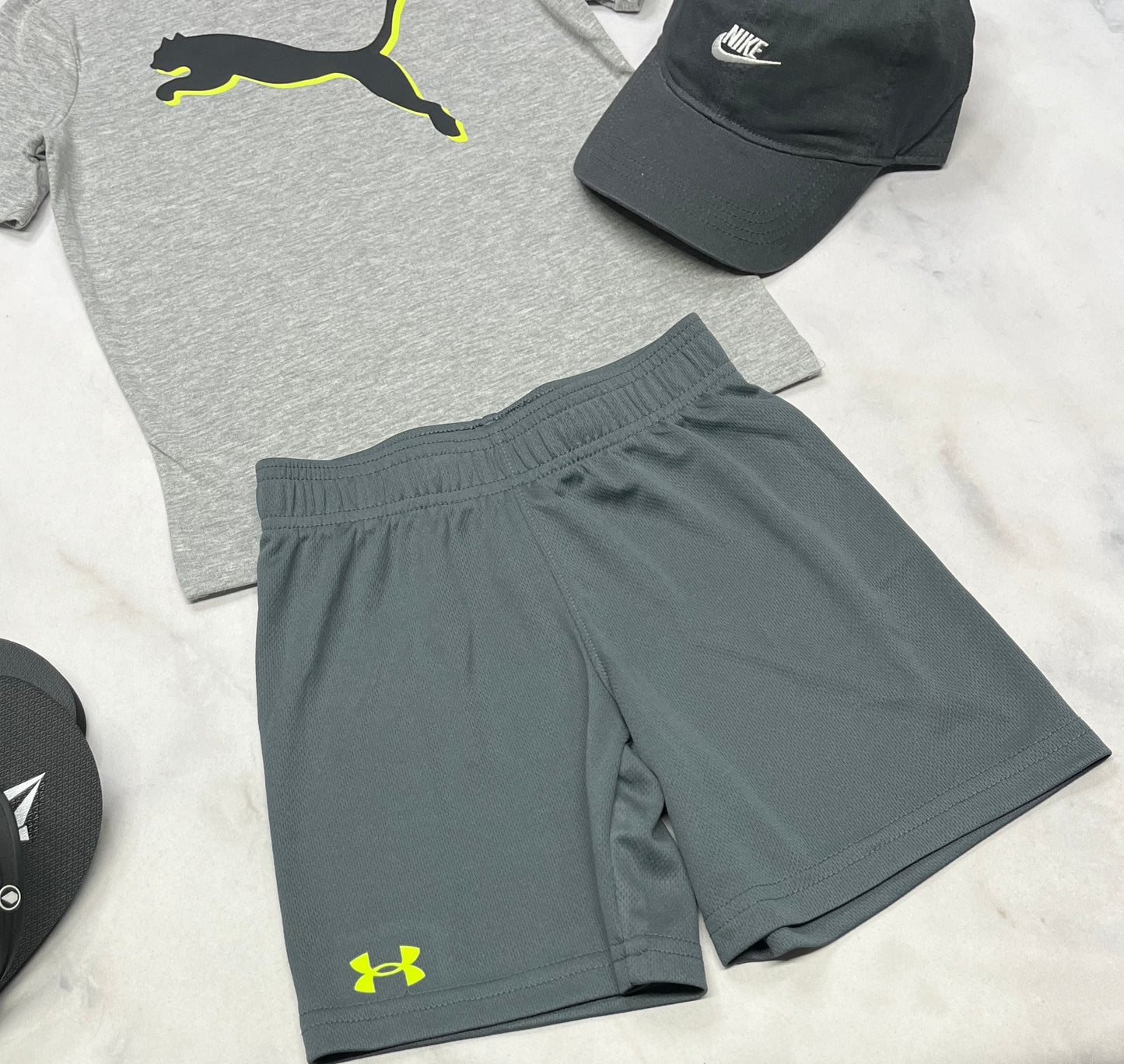 🌴 Bermuda gris : H.Armour en tissu de sport 4 ans garçon neuf !