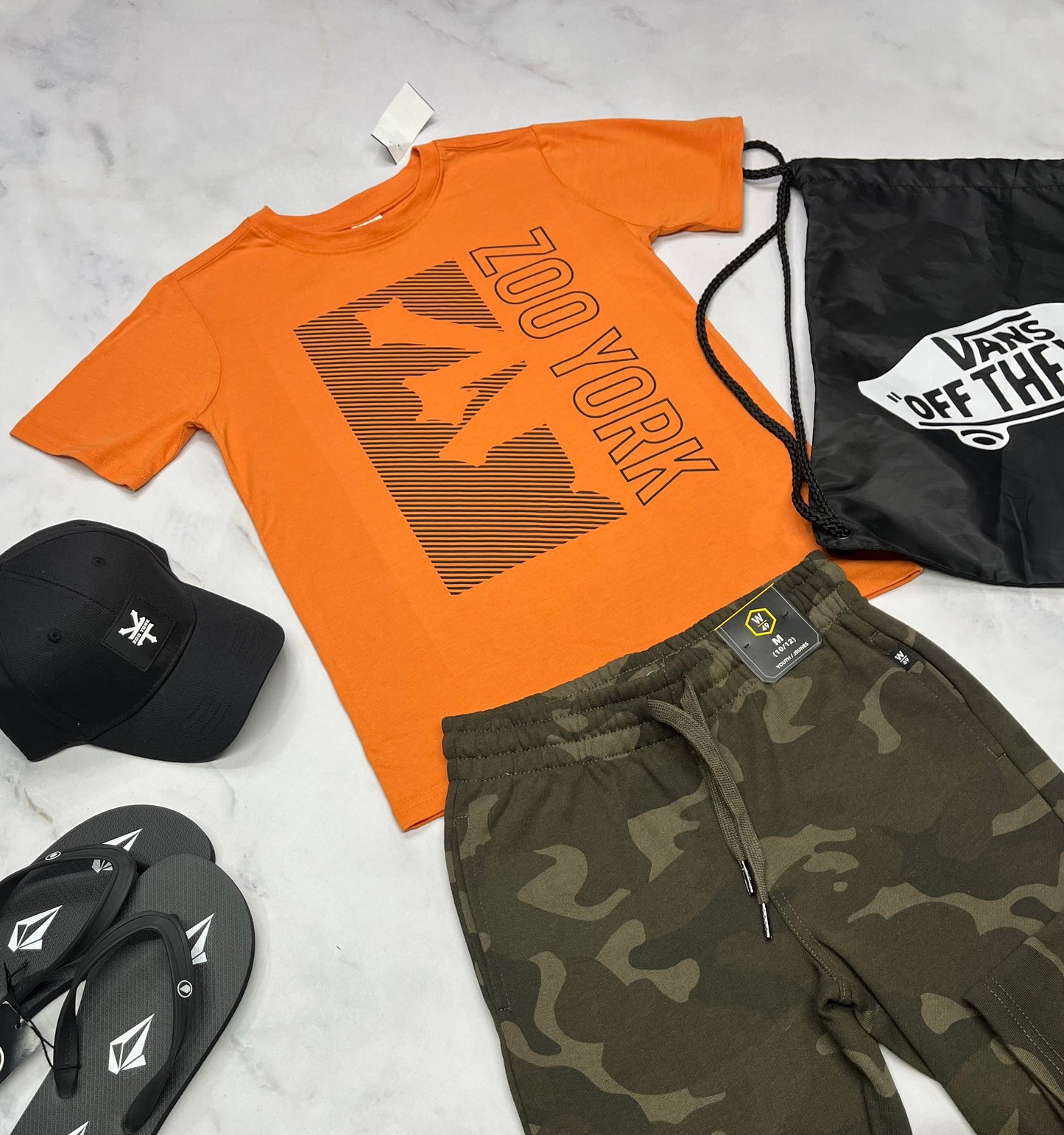 🌵Solde ,T-Shirt : Zoo York neuf mais mini ombrage d’impression . 10-12 ans garçon .