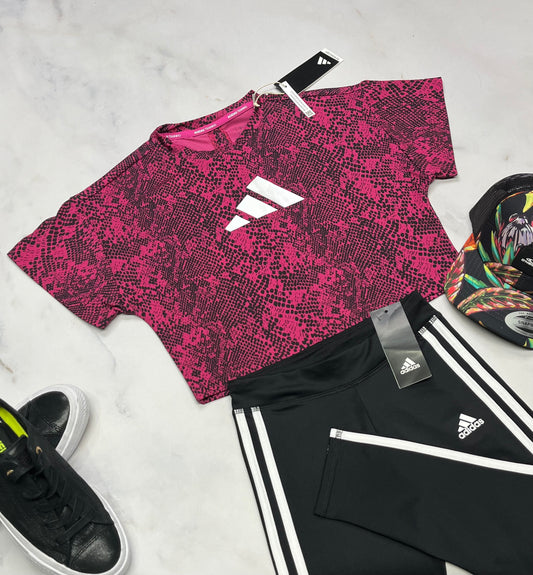 🌷 Manche courte : Adidas en tissu de sport stretch . 8-10 ans fille neuf ! Ouverture au bas du dos .