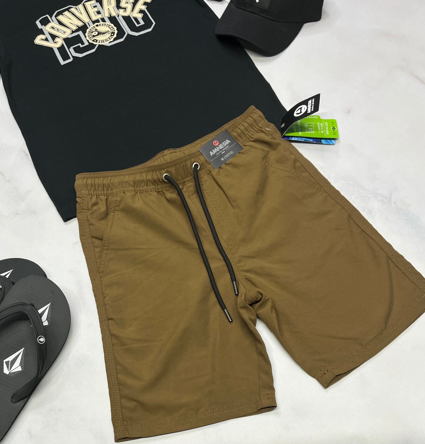 🍂 Bermuda : Amnésia brun/ kaki couleur tendance . Hyper léger avec taille élastique : 10-12 ans et 14 ans garçon neuf !