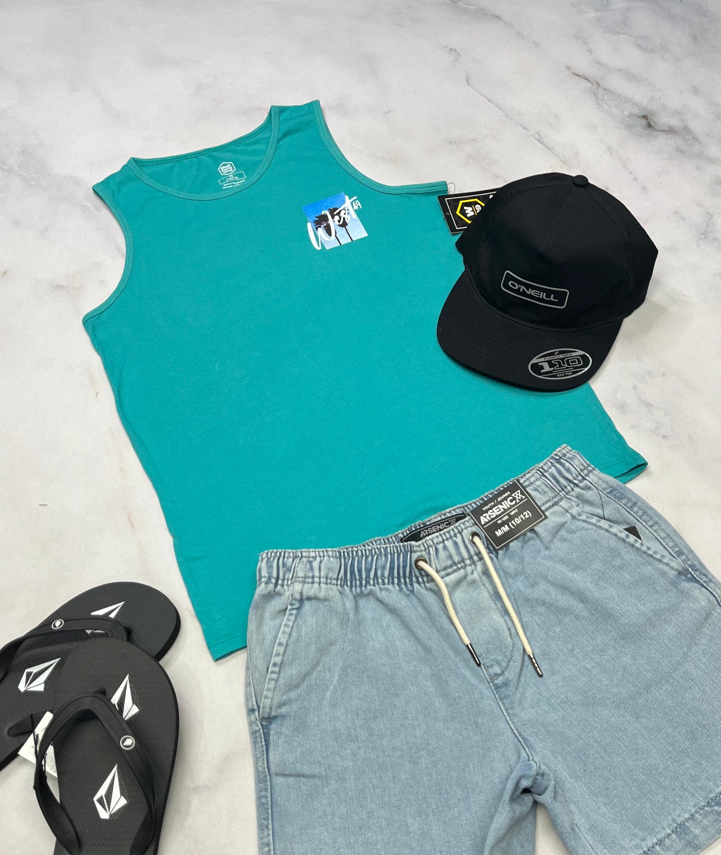 🌿 Camisole : West fait 12-13 ans garçon neuve ! Beau logo au dos .