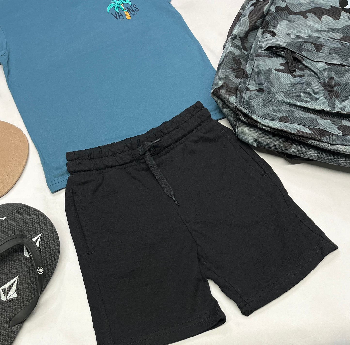 🌴 Bermuda : Tag noir en ouaté 5 ans garçon neuf !