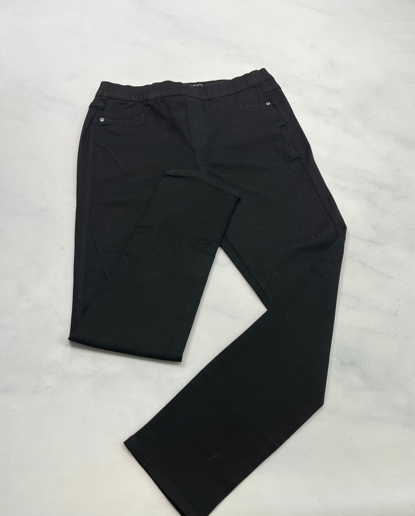 Jeg. Jeans Parasuco : noir neuve ! Stretch et taille élastique . Dispo en Gr 8( fait 6-7 ans femme ) et Gr :10( fait 8 ans femme ) .