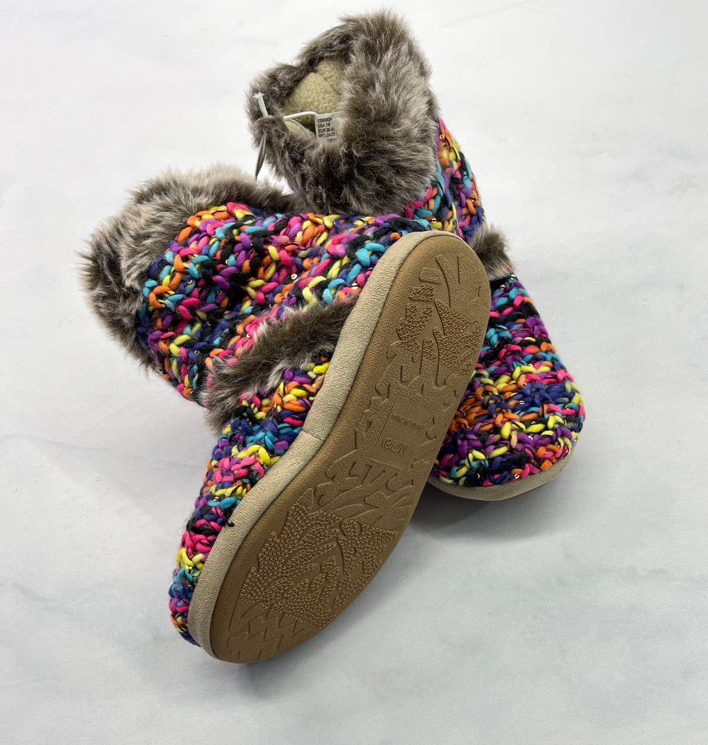 Pantoufle : femme grandeur (7-8)femme . Neuve!