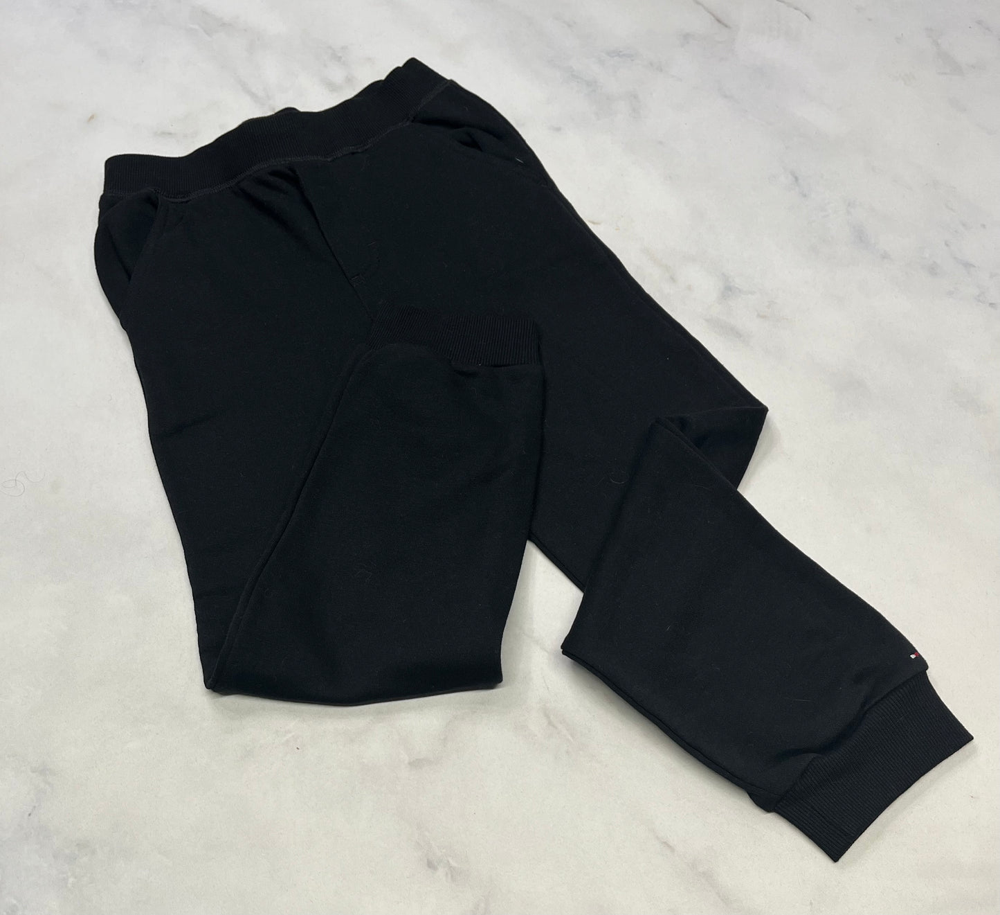 Tommy : Jog. en ouaté confo .mini logo au bas . 7-8 ans neuf garçon.
