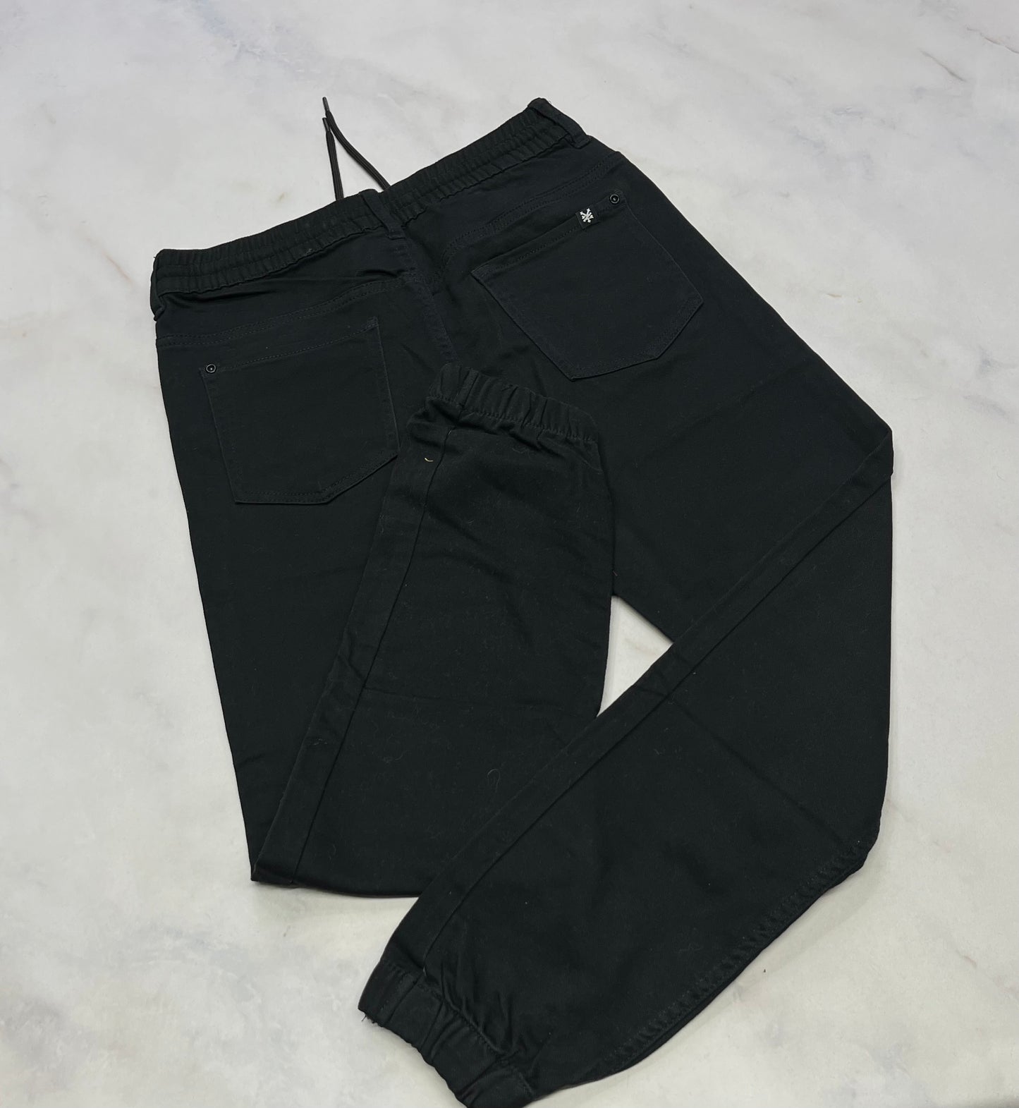 Zoo York : Jeg. Noir mou confo . Taille et bas élastique . 7-8 ans 9-10. 11-12 et 13-14 ans .