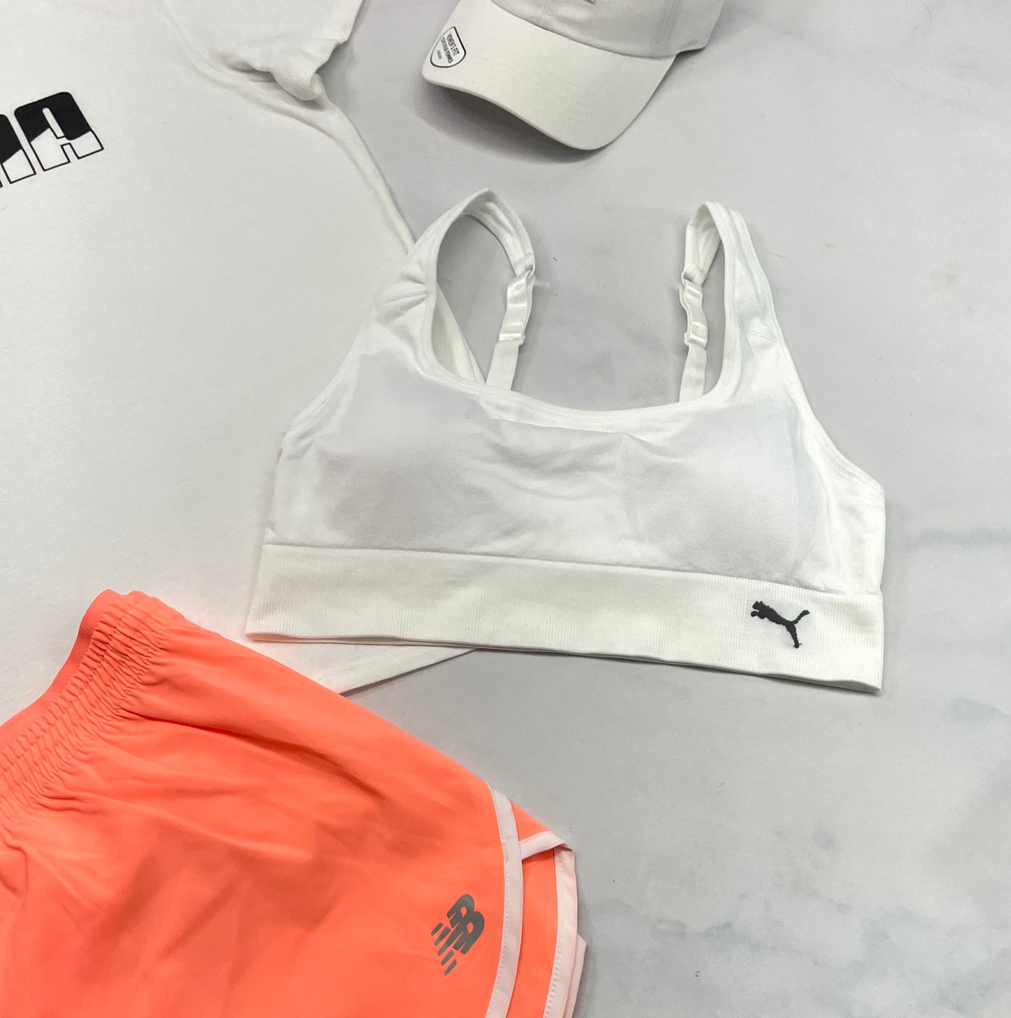 ☀️Top : sport Puma / blanc L/ femme neuf ! Pad amovible avec bretelles ajustable .