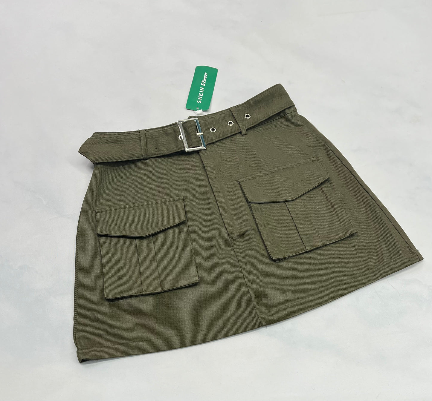 Shein jupe : courte kaki neuve ! Fait Small /4 ans femme .