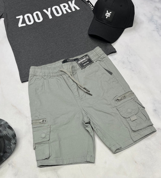 💫 SOLDE : bermuda cargo West 7-8 ans garçon neuf mais ombrage flou derrière .