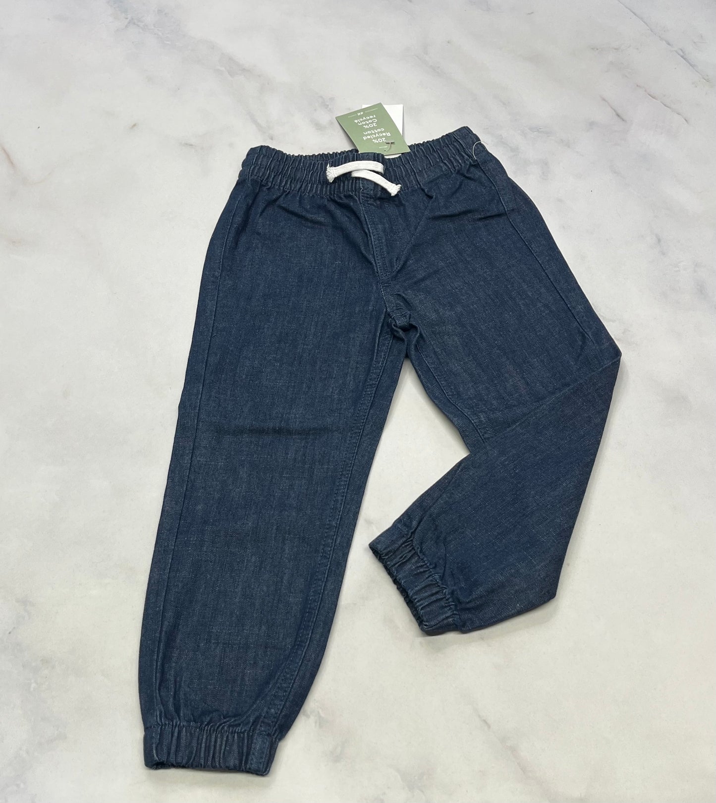 Jeans : bleu foncé 4-5 ans long garçon neuf! Peu faire 5ans .