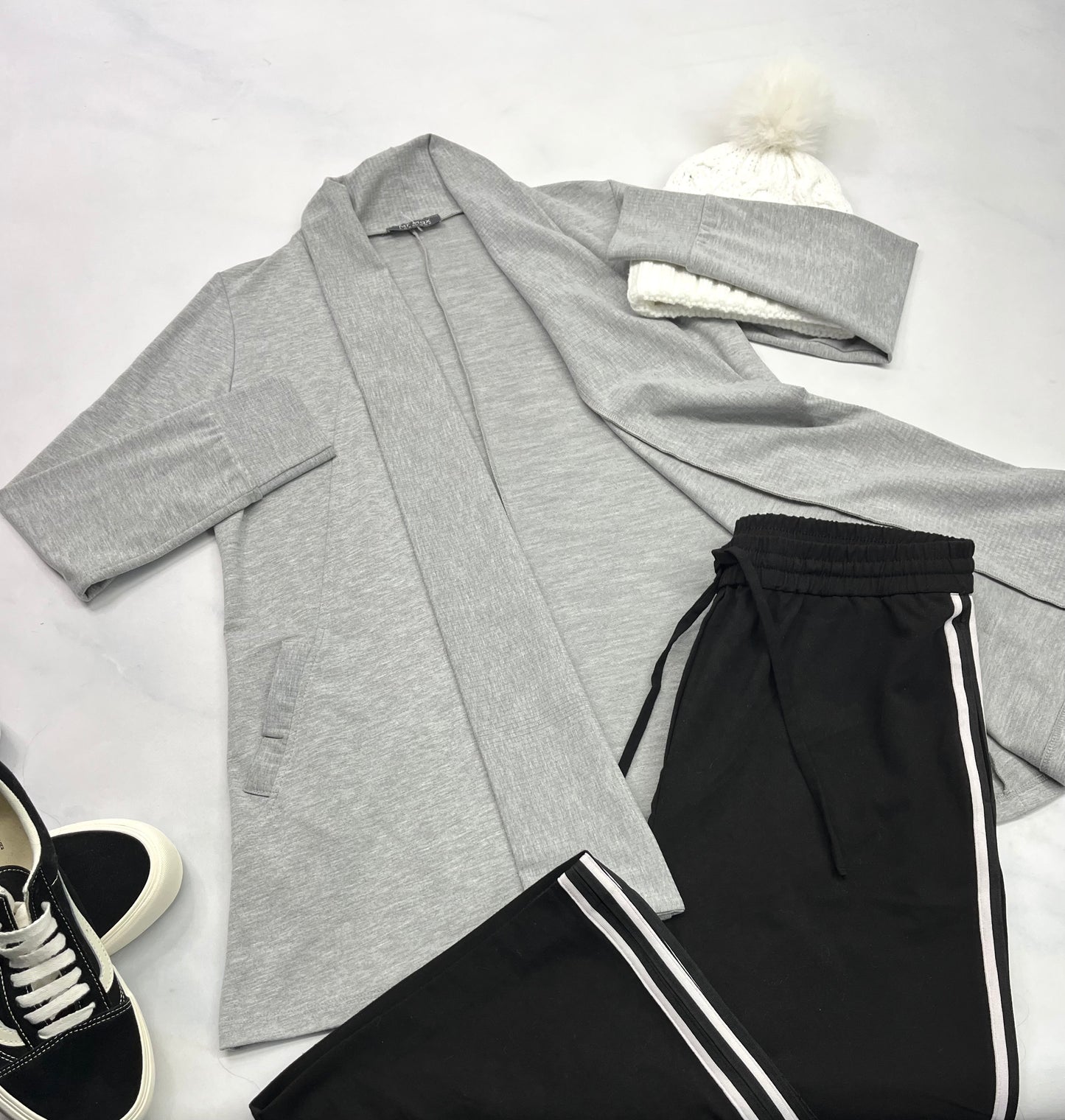 🩷Veste grise : avec poches de chaques côtés fait M/ femme comme neuve .