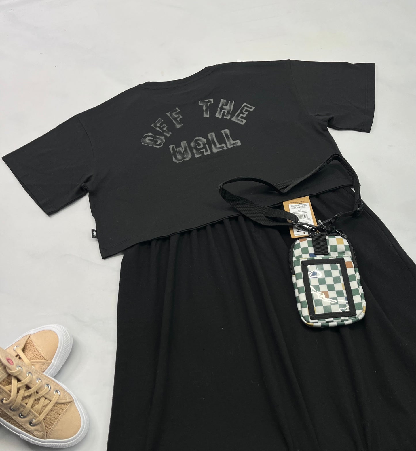 🌴Robe Buffalo noir : Haut ajusté stretch et le bas est lousse avec des poches . Small femme confo neuve .