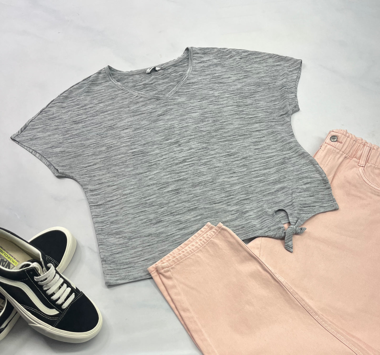 🩷Reitman : Manche courte en tricot fin et doux . Beaux détails au bas d’un coté . L/ femme coupe confo comme neuf !