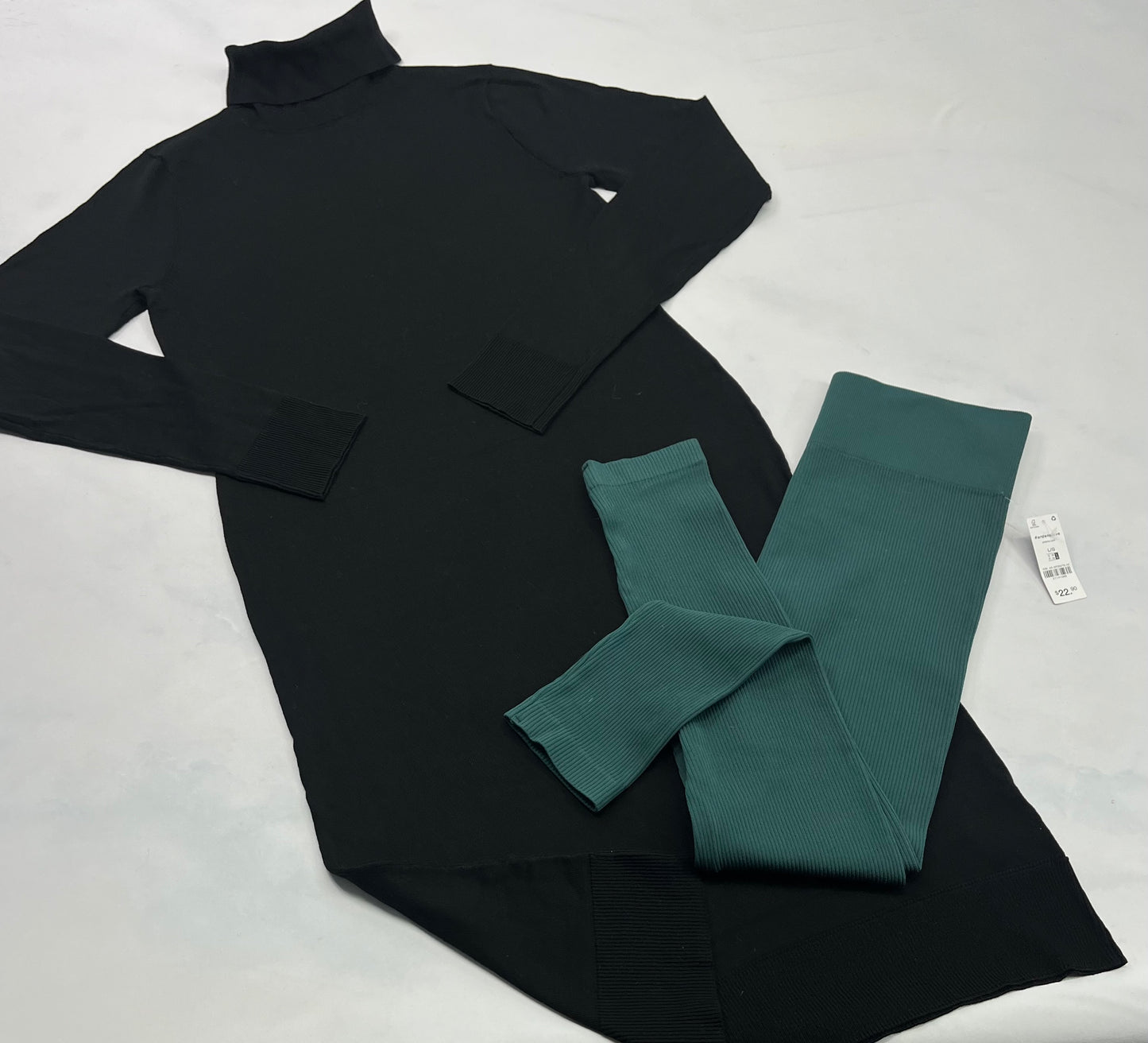 Duo neuf! Robe  : en tricot fin longueur 3quart : M/ femme Tag + leg.rib vert fait M/ femme neuf!