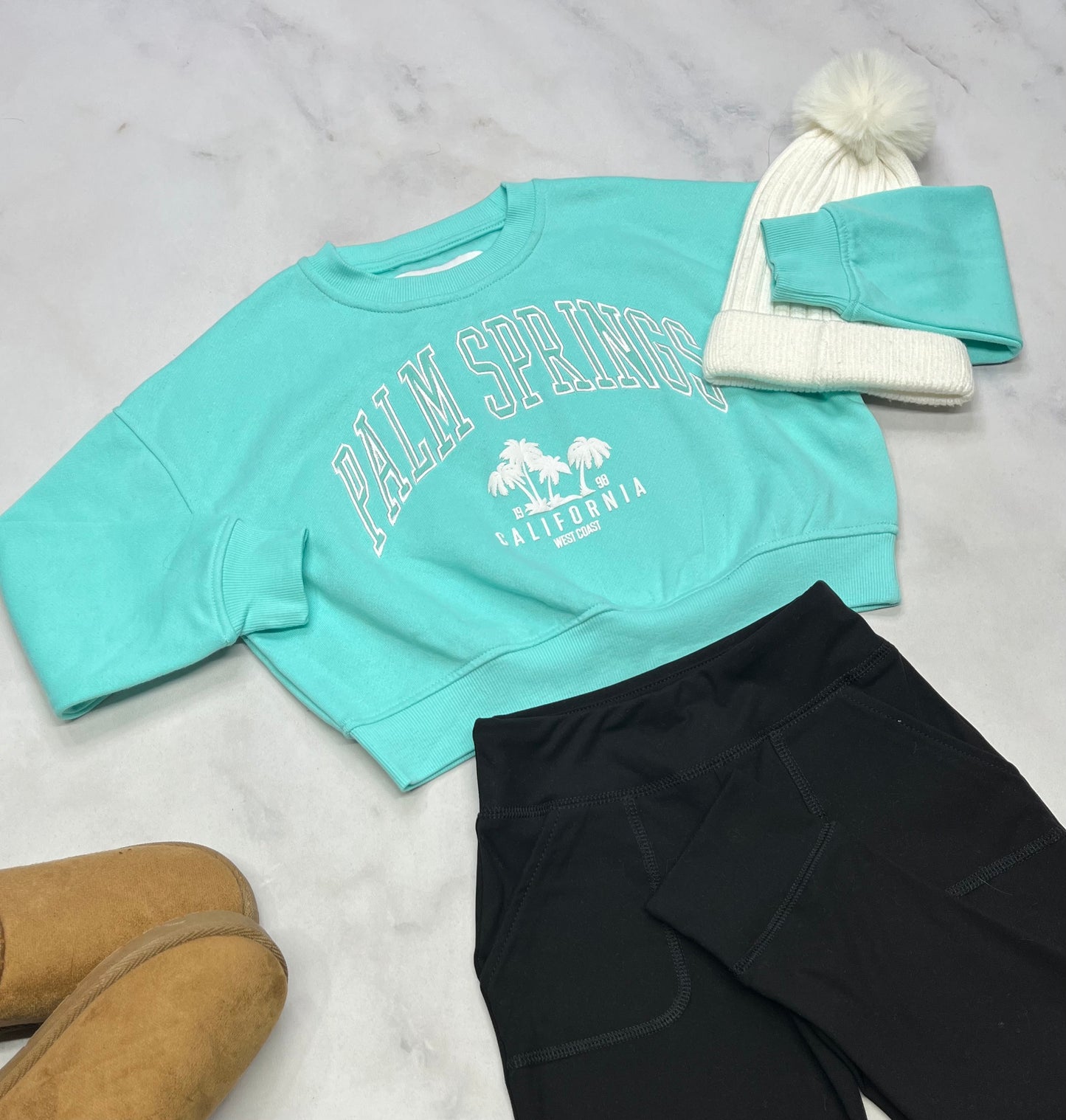 ❄️ Solde Ouaté : doux à l’intérieur mi hanche neuf mais une mini saleté flou au col . 4 ans