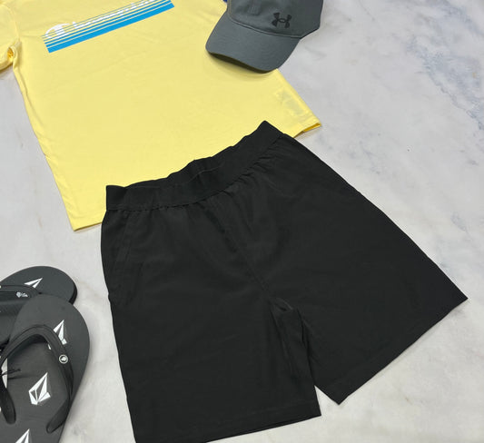 🌴Short : noir Tag en tissu de sport souple , hyper léger avec taille élastique  . 10 ans garçon neuf ! Qui ne décolore pas .
